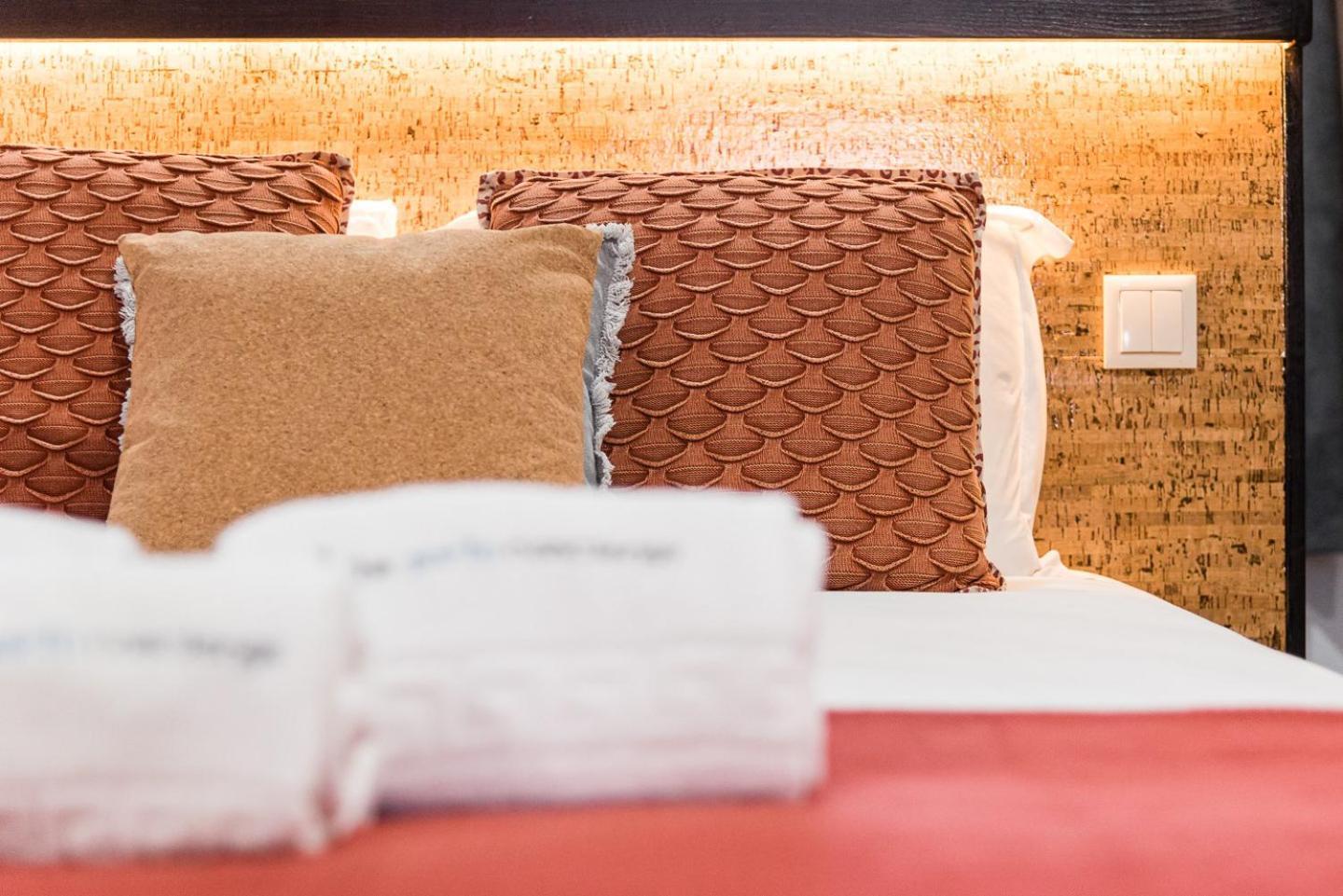 Hotel Guestready - Charming Stone Wall Retreat à Vila Nova de Gaia Extérieur photo